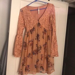 Pink/cream short long sleeve dress